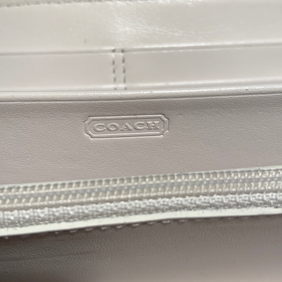 NWOT COACH accordion Wallet White C signature zip - Picture 5 of 10